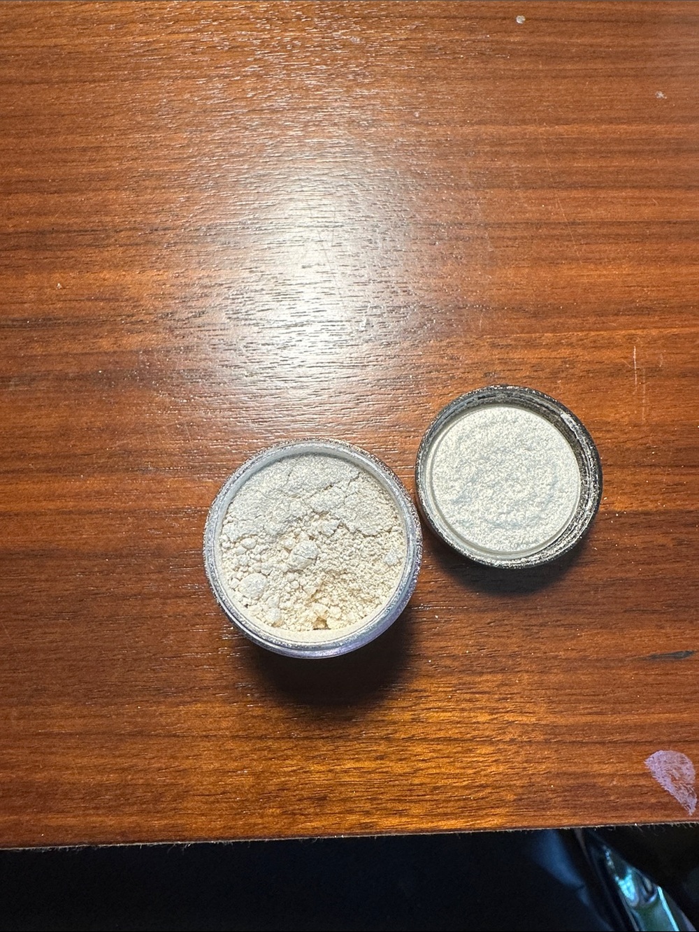 MAC Cosmetics Loose Pigment Color Powder -Vanilla - Picture 4 of 6